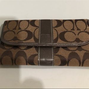 Coach wallet. Used but in good condition!